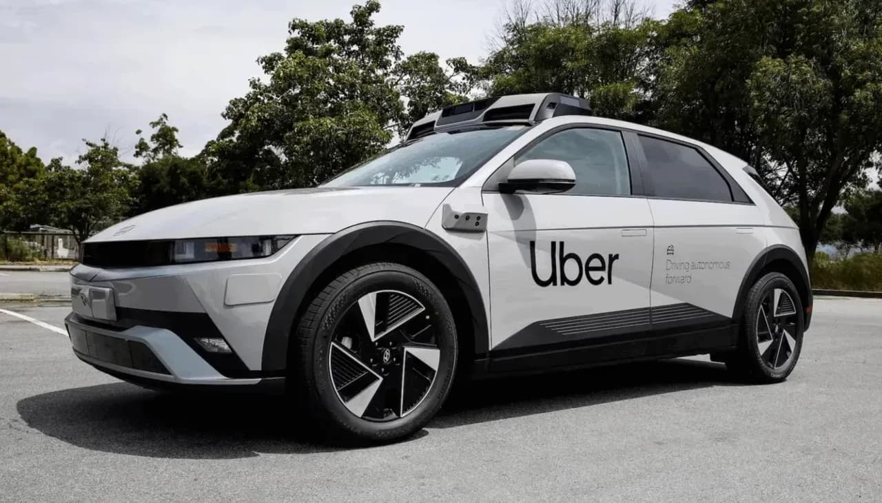 Uber เร่ง Robotaxi ใช้กลยุทธ์แพลตฟอร์มรวมพันธมิตร เพื่อสู้ Waymo และ Tesla