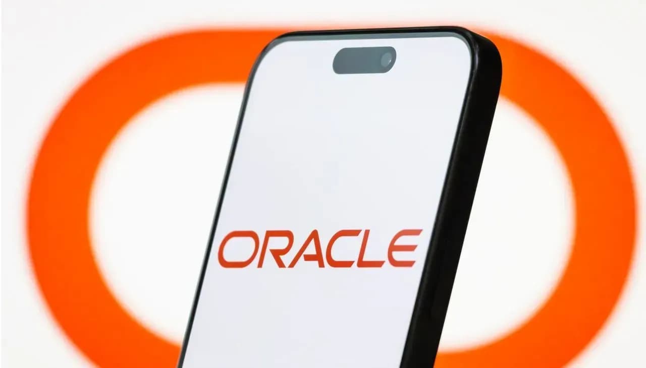 Oracle ถูกลดอันดับเครดิตเหลือ BBB- หลังการลงทุน AI กดดันกระแสเงินสด