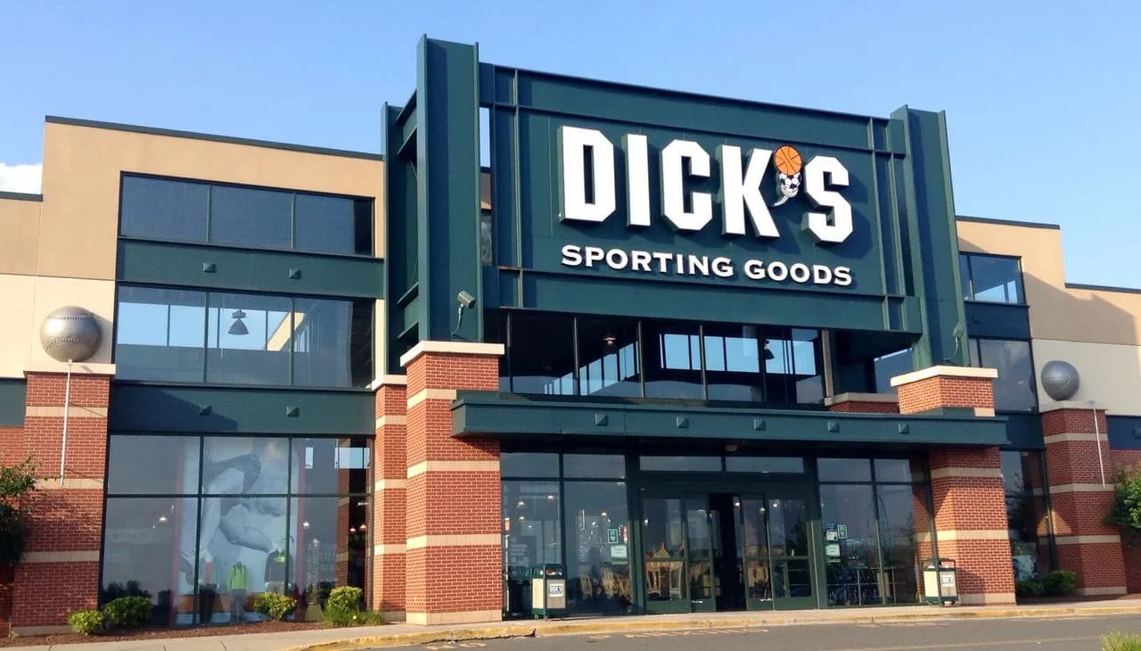 Dick’s งบอ่อนแอจาก Foot Locker กดกำไร ขณะที่ตลาดรองเท้าเข้าสู่ช่วงลดราคาแรง